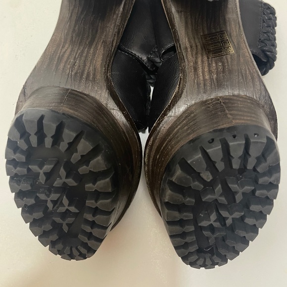 Burberry Platform Heels (SIZE: EUR 38 / US 7 1/2) - Picture 10 of 16